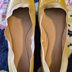 Banana Republic Women's Mustard Yellow Flats